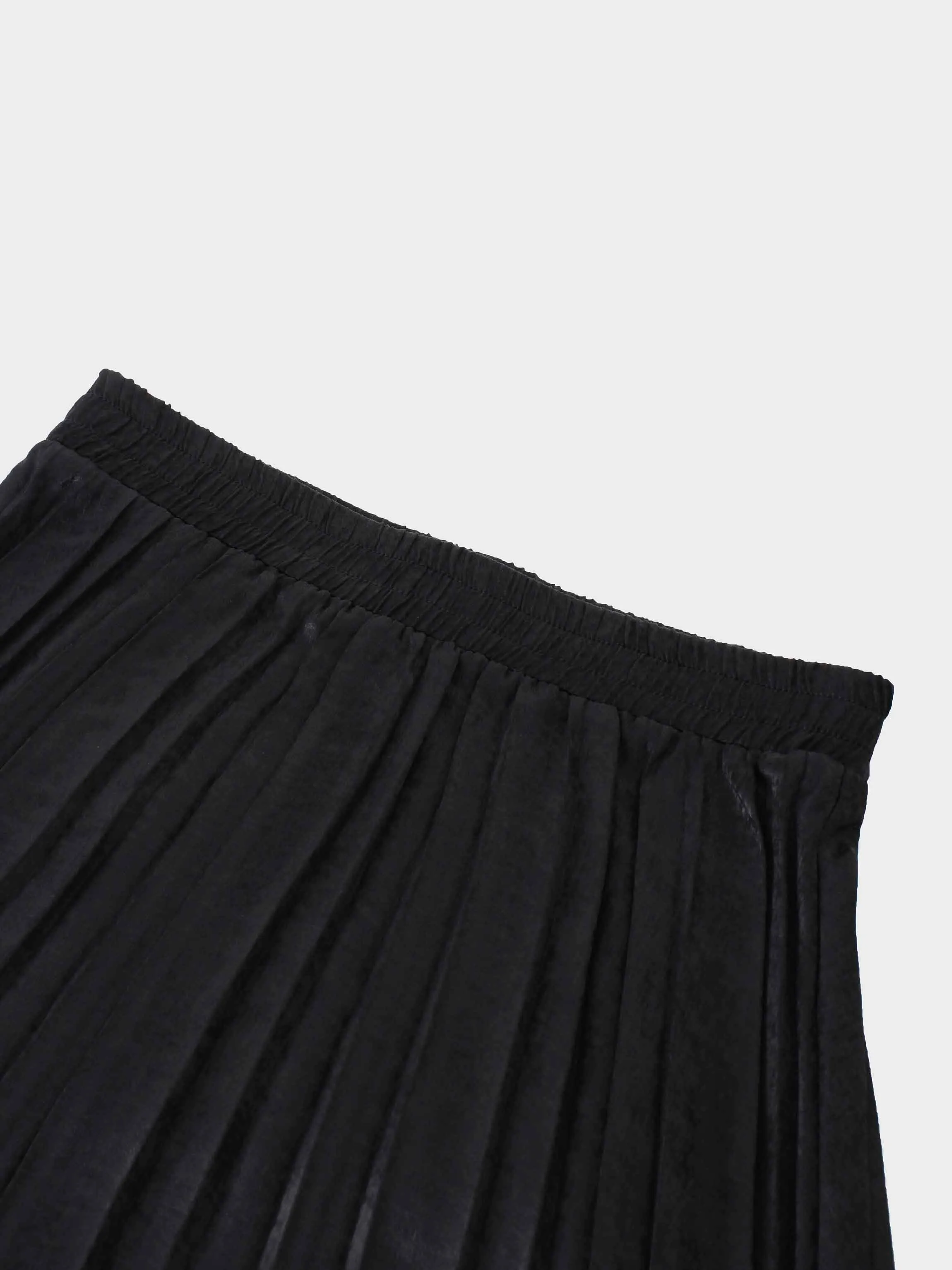 Covered Band Pleated Skirt-Black Shimmer