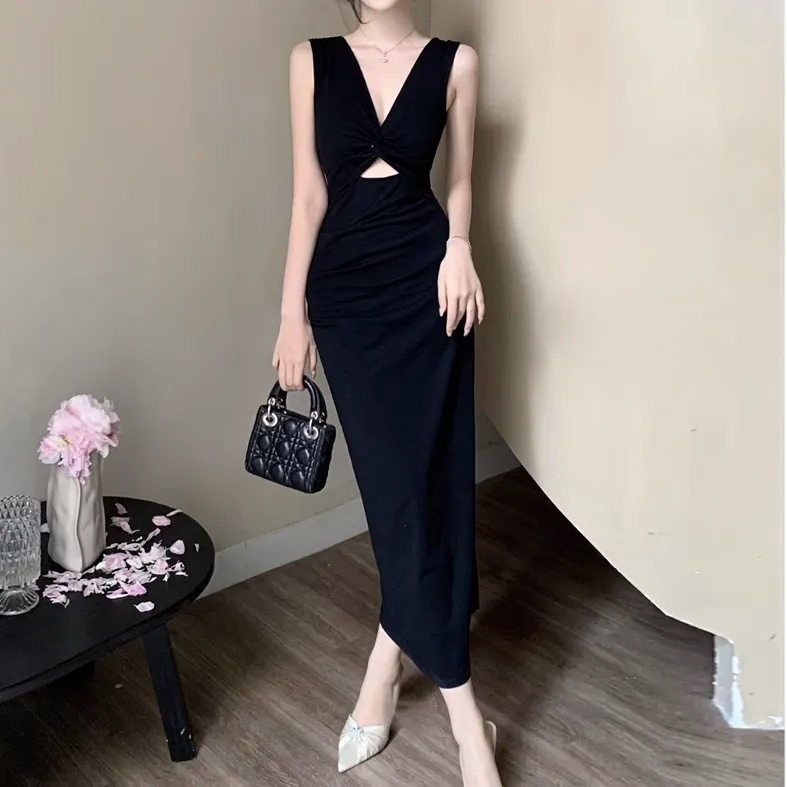 V-Neck Hollow Sleeveless Party Black Dress